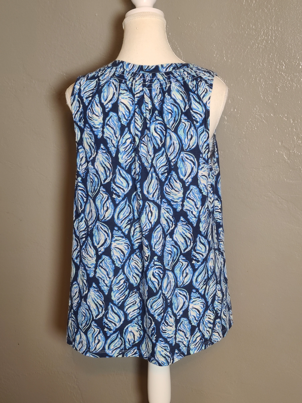 Lilly Pulitzer Blue Essie Smocked Cotton Resort Sleeveless V Neck Blouse Large - Picture 4 of 10